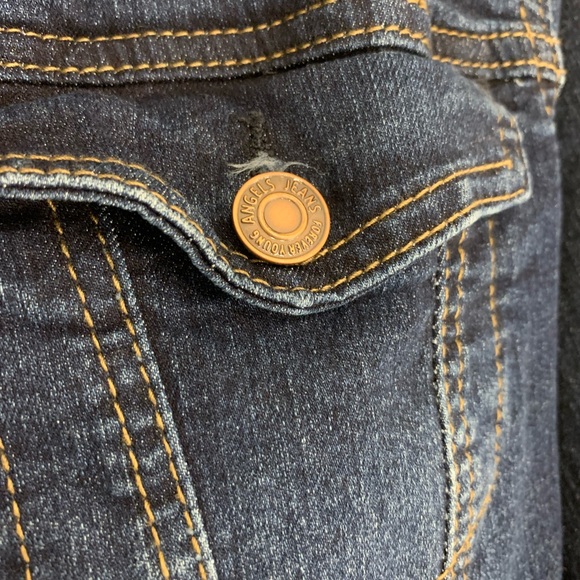 Denim jacket. Raw hem. Size M. - Picture 3 of 4